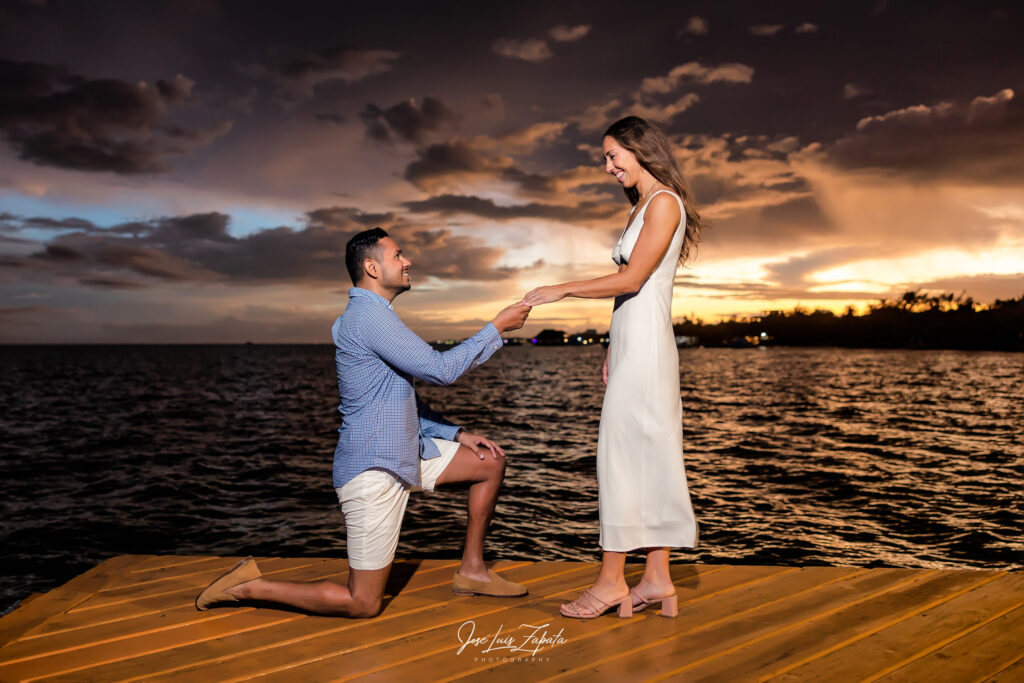 Engagement-Photography-Grand-Caribe-Resort-San-Pedro,-Ambergris-Caye-Belize-Photographer-Jose-Luis-Zapata-Photography