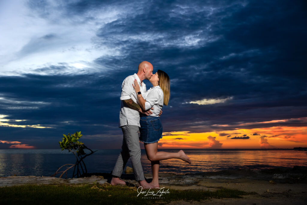 Jose-Luis-Zapata-Photography-Secret-Beach-Couples-Sunset-Photo-Shoot-San-Pedro,-Ambergris-Caye,-Belize-Photographer